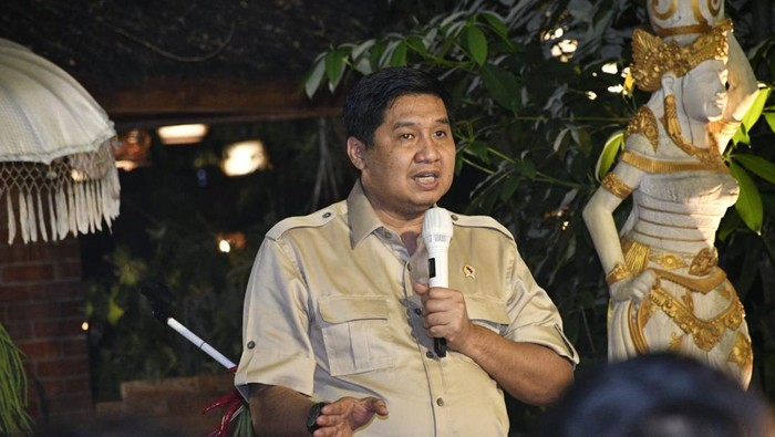 Menteri PKP Maruarar Sirait saat hadir di kediaman Gubernur Jawa Barat, Dedi Mulyadi, Selasa (22/7/2025) malam.
