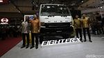Mitsubishi Fuso Bawa Fighter X Terbaru - Mobil EV Charger Truk ke GIIAS 2025