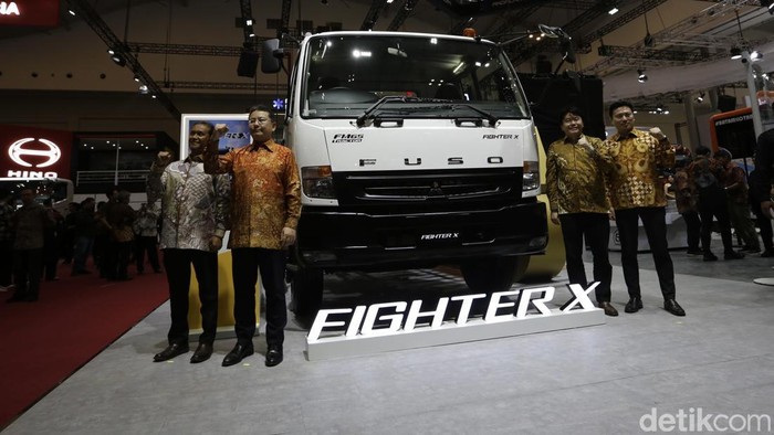 Mitsubishi Fuso Bawa Fighter X Terbaru - Mobil EV Charger Truk ke GIIAS 2025 Mitsubishi Fuso meramaikan pameran otomotif Gabungan Indonesia International Auto Show (GIIAS) 2025. Fighter X terbaru hingga Mobile EV Charging jadi magnet pabrikan asal Jepang ini, Rabu (23/7/2025).
