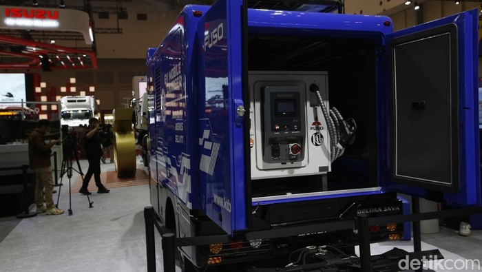 Mitsubishi Fuso Bawa Fighter X Terbaru - Mobil EV Charger Truk ke GIIAS 2025 Mitsubishi Fuso meramaikan pameran otomotif Gabungan Indonesia International Auto Show (GIIAS) 2025. Fighter X terbaru hingga Mobile EV Charging jadi magnet pabrikan asal Jepang ini, Rabu (23/7/2025).