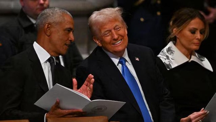 Former U.S. President Barack Obama and U.S. President-elect Donald Trump speak at an event in Washington, D.C. on January 9, 2025. Ricky Carioti/Pool via REUTERS/File Photo Purchase Licensing Rights