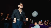 Onadio Leonardo juga disadarkan terkait kehidupan akhirat. Belakangan ia memang suka bertemu dengan Habib Jafar. Gue dulu ambil saja semua tuh kerjaan, sekarang apa sih yang mau diincar selain akhirat, ujarnya. (Foto: dok Instagram onadioleonardo_official)