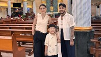 Onadio Leonardo sampai disadarkan Tuhan setelah anaknya, Juan, mengalami speech delay atau keterlambatan bicara. Baru bisa ngomong 3,5 tahun atau 4 tahun gitu, karena jarang gue ajak ngomong. Gue waktu itu kayak sudah ada suster atau bini gue jadi cukup, ternyata peran bapak penting banget, harus hadir ke anak, tuturnya. (Foto: dok Instagram onadioleonardo_official)