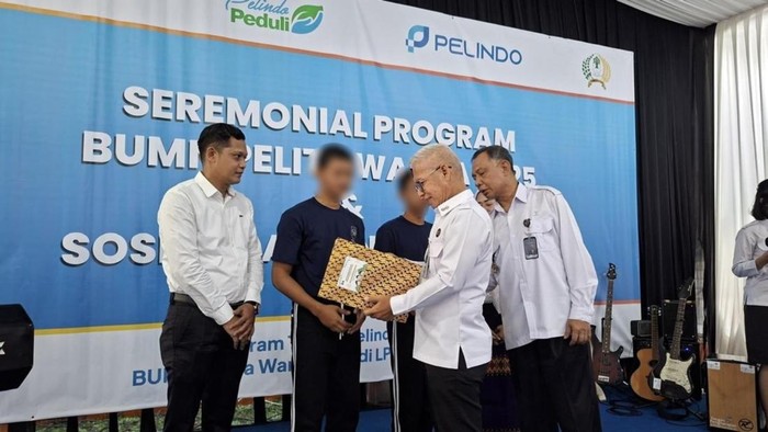 Pemberian Pengurangan Masa Pidana (PMP) kepada Anak Berkonflik dengan Hukum pada peringatan Hari Anak Nasional.