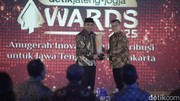 Taj Yasin Mengenang Sosok Mbah Moen di detikJateng-Jogja Awards 2025