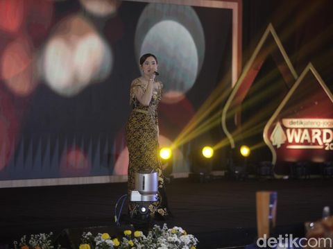 Penampilan Yeni Inka di ajang detikJateng-Jogja Awards 2025 di Gedung Gradhika Bakti Praja, Semarang, Rabu (23/7/2025) malam.