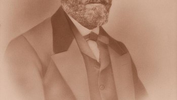 William Bullock menemukan mesin cetak putar untuk memungkinkan pencetakan kertas yang lebih mudah dan efisien. Saat merawat salah satu mesinnya, kakinya terjepit di salah satu roda putar dan hancur. Ia meninggal karena infeksi yang menyebabkan kematian saat kakinya diamputasi. Foto: Boredpanda