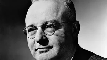 Thomas Midgley Jr Penemuan ahli kimia Amerika ini mungkin telah menyebabkan lebih banyak kerusakan di dunia daripada penemuan lainnya. Ia tidak hanya menemukan klorofluorokarbon (CFC), sekelompok bahan kimia yang banyak digunakan dalam lemari es hingga dilarang pada tahun 1987 karena efeknya yang merusak lapisan ozon, tetapi juga berjasa menciptakan bensin bertimbal, dengan menambahkan tetraetil timbal ke dalam bensin (aditif tersebut dihapuskan pada tahun 1970-an, setelah efek racun timbal terungkap). Foto: Boredpanda