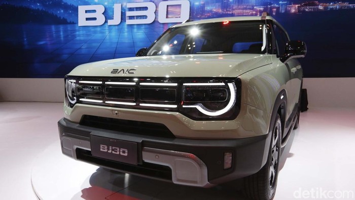 Potret BAIC BJ30 Hybrid, SUV Kekar Berbahan Bakar Irit BAIC BJ30 Hybrid resmi diluncurkan di Gaikindo Indonesia International Auto Show 2025, Rabu (23/7/2025). SUV kekar itu diklaim punya konsumsi bahan bakar yang irit.