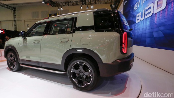 Potret BAIC BJ30 Hybrid, SUV Kekar Berbahan Bakar Irit BAIC BJ30 Hybrid resmi diluncurkan di Gaikindo Indonesia International Auto Show 2025, Rabu (23/7/2025). SUV kekar itu diklaim punya konsumsi bahan bakar yang irit.