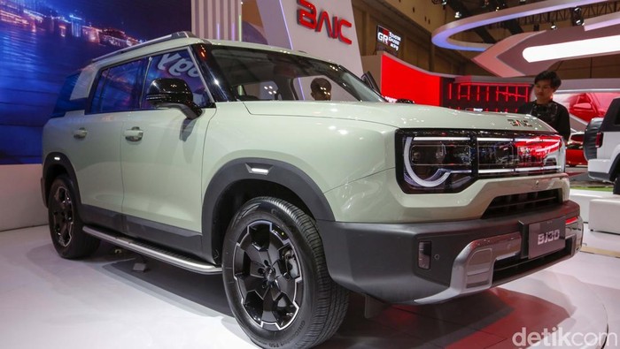 Potret BAIC BJ30 Hybrid, SUV Kekar Berbahan Bakar Irit BAIC BJ30 Hybrid resmi diluncurkan di Gaikindo Indonesia International Auto Show 2025, Rabu (23/7/2025). SUV kekar itu diklaim punya konsumsi bahan bakar yang irit.