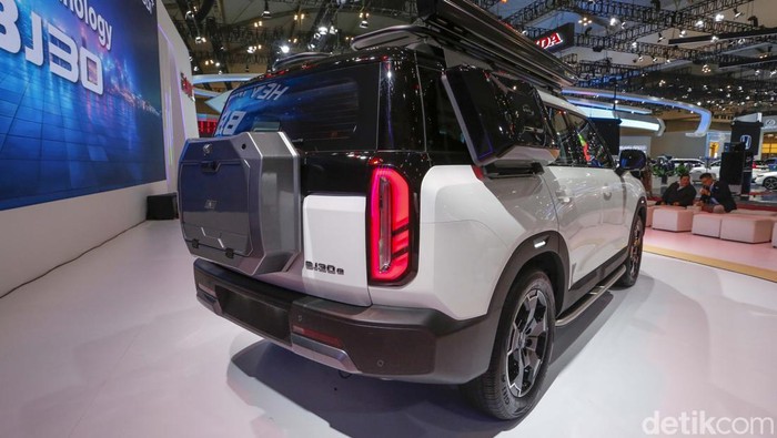 Potret BAIC BJ30 Hybrid, SUV Kekar Berbahan Bakar Irit BAIC BJ30 Hybrid resmi diluncurkan di Gaikindo Indonesia International Auto Show 2025, Rabu (23/7/2025). SUV kekar itu diklaim punya konsumsi bahan bakar yang irit.