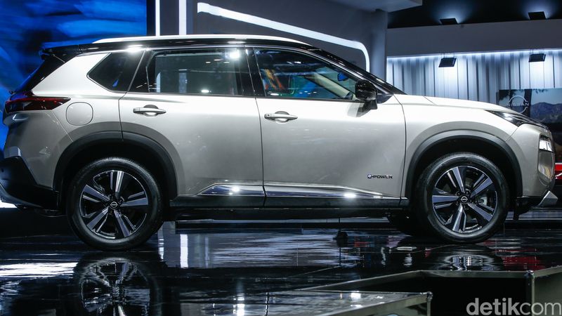 Nissan Motor Distributor Indonesia (NMDI) resmi meluncurkan Nissan X-Trail e-Power untuk pasar otomotif Indonesia pada ajang Gaikindo Indonesia International Auto Show (GIIAS) 2025, Rabu (23/7/2025). Mobil berteknologi e-Power terbaru dari Nissan itu dibanderol di bawah Rp 800 juta.