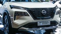 Sederhananya, motor listrik yang bertugas menggerakkan roda. Hal ini yang membuat impresi berkendaranya seperti sebuah mobil listrik murni. Motor listrik tersebut ditenagai oleh sebuah mesin 1.5 liter variable compression turbo engine yang bekerja secara senyap dan memberi asupan ke baterai berdaya 1,8 kWh.  
