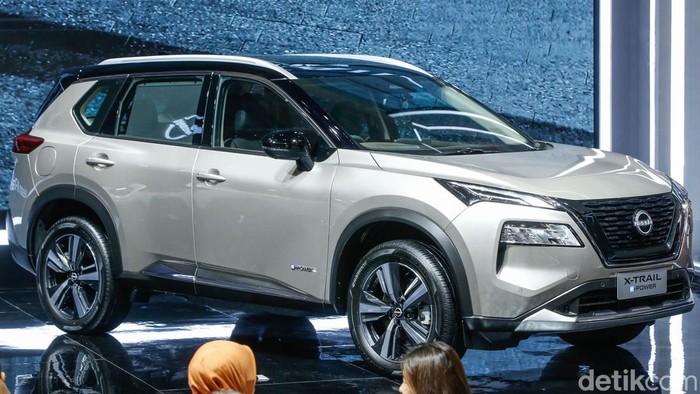 Nissan Motor Distributor Indonesia (NMDI) resmi meluncurkan Nissan X-Trail e-Power untuk pasar otomotif Indonesia pada ajang Gaikindo Indonesia International Auto Show (GIIAS) 2025, Rabu (23/7/2025). Mobil berteknologi e-Power terbaru dari Nissan itu dibanderol di bawah Rp 800 juta.