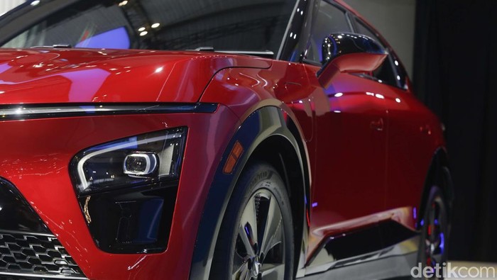 Potret VinFast VF7 Meluncur di GIIAS 2025 VinFast turut berpartisipasi di pameran Gaikindo Indonesia International Auto Show (GIIAS) 2025, Rabu (23/7/2025). Produsen otomotif asal Vietnam itu memperkenalkan mobil listrik terbarunya, VF7.