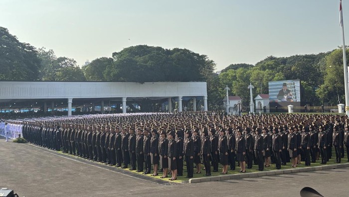 Prabowo Resmi Lantik 2.000 Perwira TNI-Polri 2025
