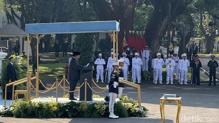 Prabowo saat Lantik Perwira Remaja TNI-Polri
