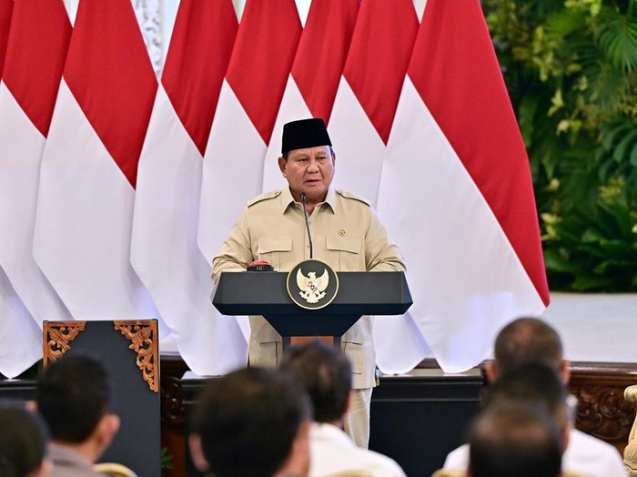 Presiden Prabowo Subianto saat meluncurkan logo dan tema HUT ke-80 RI.