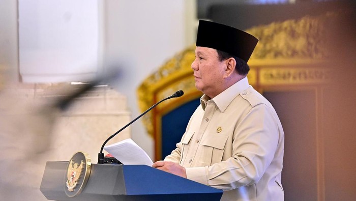 Presiden Prabowo Subianto saat meluncurkan logo dan tema HUT ke-80 RI.