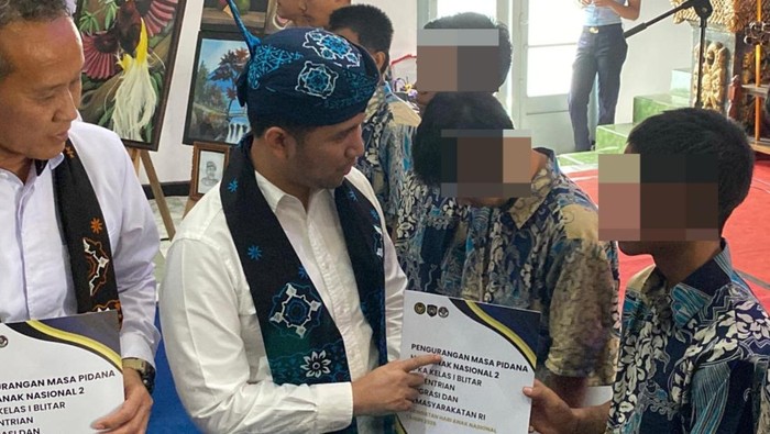 Wagub Jatim memberikan remisi anak di Lembaga Pembinaan Khusus Anak (LPKA) Kelas I Blitar
