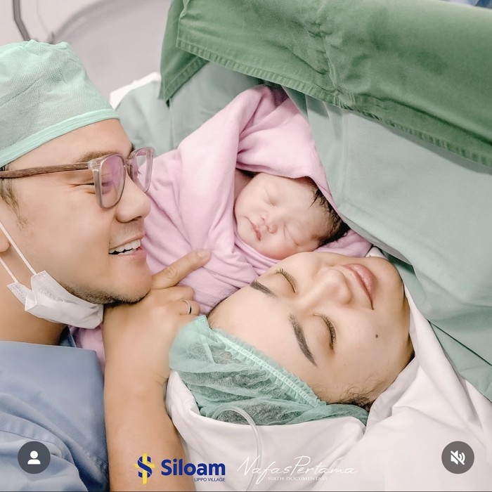 Romantisnya Danang DA Saat Masak hingga Mukbang Bareng Istri