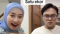 Kali ini suami dari dokter saraf itu menemani istrinya mukbang. Danang dan Hemas menikmati ayam goreng tepung satu ekor yang dilengkapi dengan saus bbq dan keju. Menarik ya? Foto: Instagram @danang_official91 / @hemasnura
