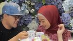 Romantisnya Danang DA Saat Masak hingga Mukbang Bareng Istri