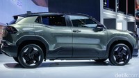 Tampak samping Suzuki e Vitara. Suzuki Indonesia sepenuhnya mendukung misi menuju netralitas karbon melalui efisiensi teknologi, pengembangan produk ramah lingkungan, dan praktik berkelanjutan, sebut Amano di GIIAS 2025.