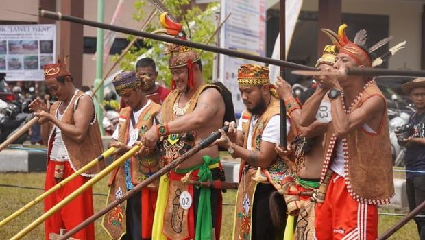 Sumpit Kalimantan. Foto: Media Center Kota Palangka Raya