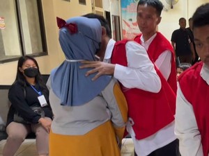 Istri Kuli Asal Gresik Bantah Dijual Suami untuk Threesome di Mojokerto