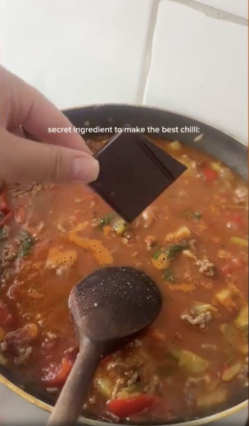 Unik! Sup Pedas Ternyata Makin Enak Pakai Bahan Manis Ini