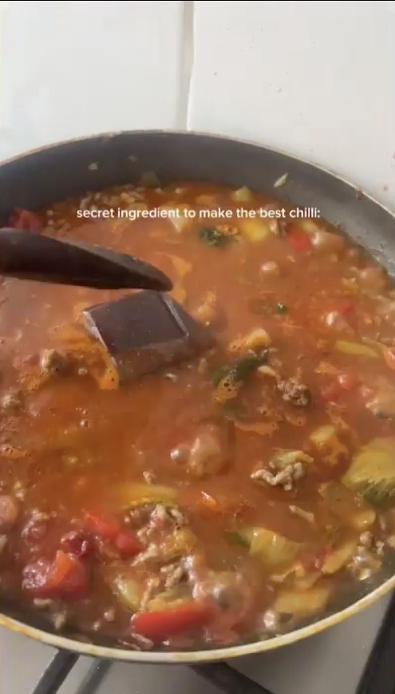 Unik! Sup Pedas Ternyata Makin Enak Pakai Bahan Manis Ini