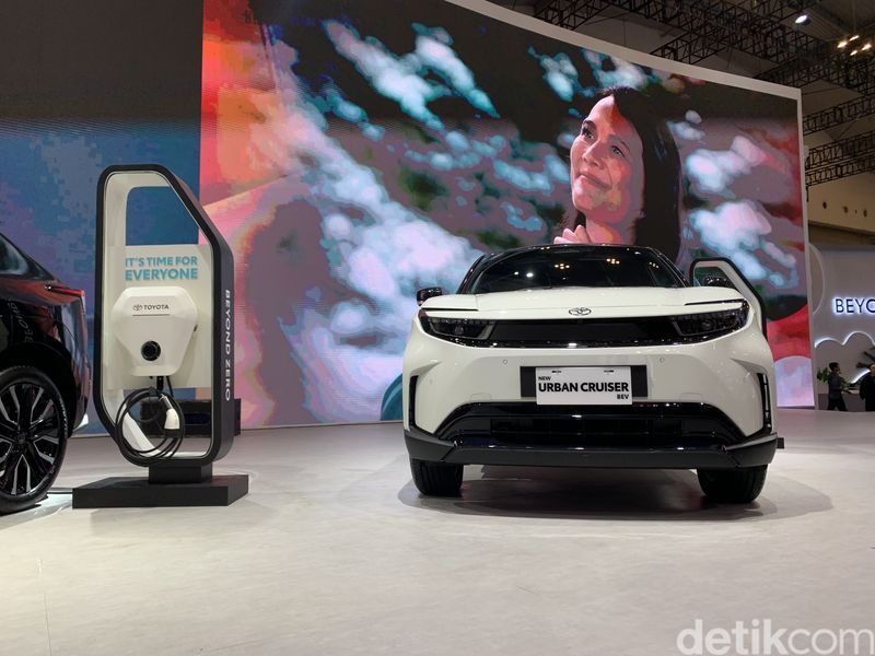 Urban Cruiser listrik dipamerkan Toyota pada ajang GIIAS 2025