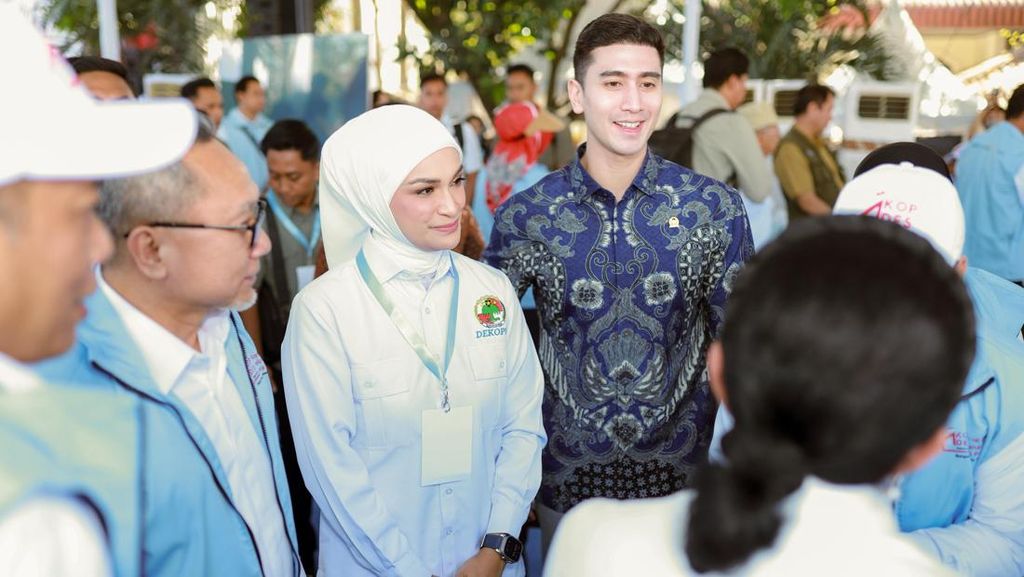 Verrell Bramasta Dianggap Warga Beda Saat Kunjungan ke Desa Verrell Bramasta Dianggap Warga Beda Saat Kunjungan ke Desa