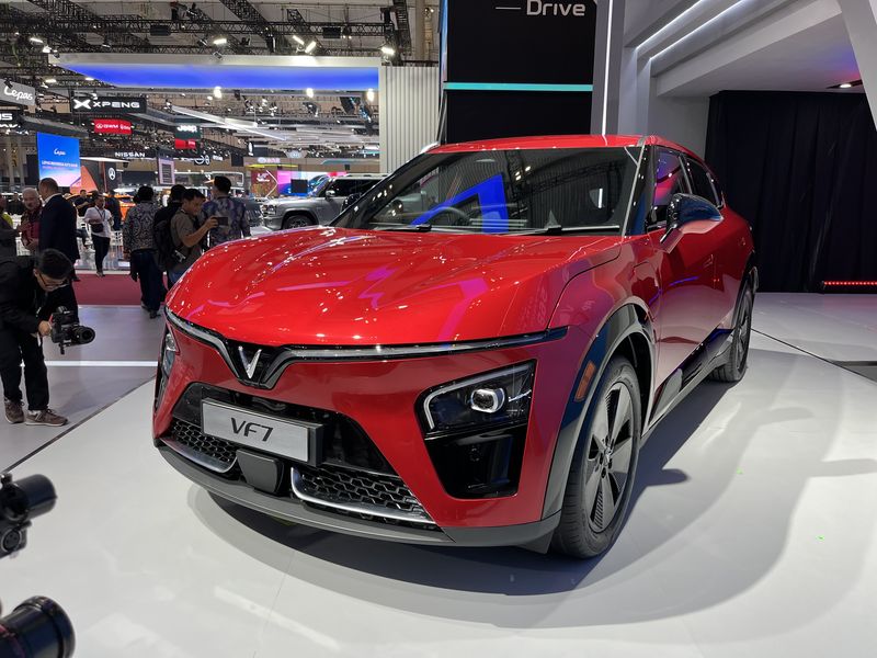 VinFast VF7