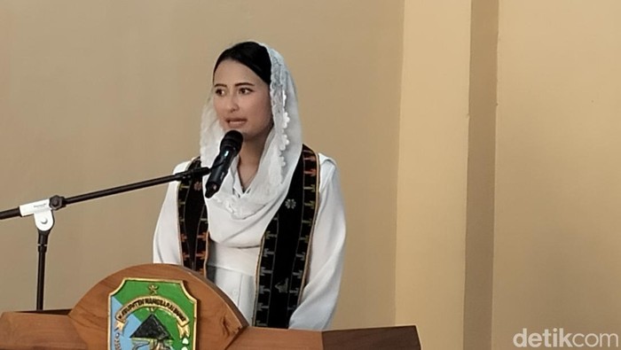 Wakil Menteri Perdagangan Dyah Roro Esti Widya Putri dalam kegiatan Temu UMKM di Labuan Bajo, Manggarai Barat, NTT, Rabu (23/7/2025).