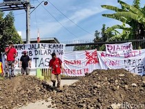 Tagih Janji Perbaikan Jalan, Warga Tanjungrejo Pati Blokade Pabrik Beton