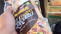 Varian frozen food juga banyak ditawarkan oleh Sari Alam. Di antaranya ada cuanki, bakso aci, hingga bakso mercon. Foto: TikTok/@rizu.kun