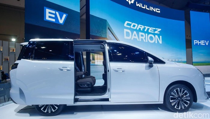 Wuling Luncurkan MPV Cortez Darion, Ini Wujudnya Wuling Cortez Darion saat diluncurkan di GIIAS 2025, ICE BSD, Tangerang, Rabu (23/7/2025).