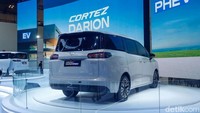 Motor listrik di mobil ini bisa menempuh jarak hingga 125 km (CLTC) dan kombinasi mesin bensin + baterainya bisa tempuh jarak hingga lebih dari 1.000 km.  