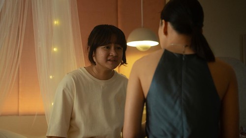 Cuplikan adegan dalam serial A Normal Woman.
