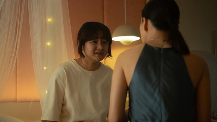 Cuplikan adegan dalam serial A Normal Woman.