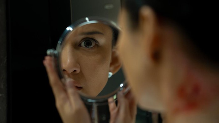 Cuplikan adegan dalam serial A Normal Woman.