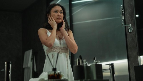 Cuplikan adegan dalam serial A Normal Woman.