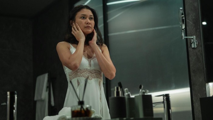 Cuplikan adegan dalam serial A Normal Woman.