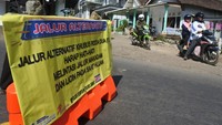 Balai Besar Pelaksanaan Jalan Nasional (BBPJN) Jawa Timur-Bali menutup total jalan penghubung Jawa-Bali via Gunung Gumitir Jember-Banyuwangi selama dua bulan atau hingga 24 September 2025 karena ada perbaikan jalan. ANTARA FOTO/SENO