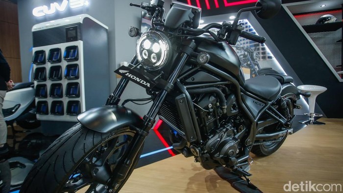 AHM Bawa Rebel 1100 ke GIIAS 2025 Astra Honda Motor (AHM) membawa pembaruan kepada motor Rebel 1100 yang ditampilkan dalam ajang GIIAS 2025 ICE BSD, Tangerang, Kamis (24/7/2025). Ini potretnya.