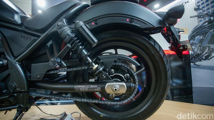 AHM Bawa Rebel 1100 ke GIIAS 2025 Astra Honda Motor (AHM) membawa pembaruan kepada motor Rebel 1100 yang ditampilkan dalam ajang GIIAS 2025 ICE BSD, Tangerang, Kamis (24/7/2025). Ini potretnya.