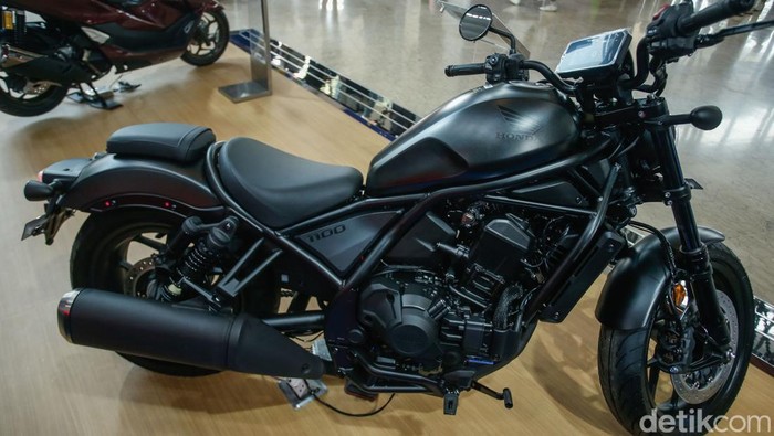 AHM Bawa Rebel 1100 ke GIIAS 2025 Astra Honda Motor (AHM) membawa pembaruan kepada motor Rebel 1100 yang ditampilkan dalam ajang GIIAS 2025 ICE BSD, Tangerang, Kamis (24/7/2025). Ini potretnya.